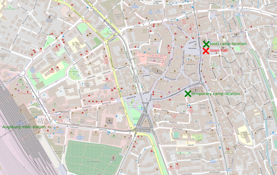 A map of the city center of Augsburg with markings for the main station, the town hall and the current and temporary location of the camp.